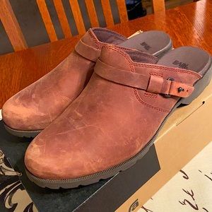 Teva Delavina Mule, Adobe Brown.